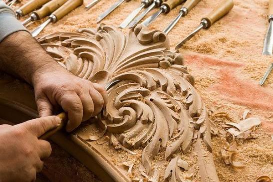 منبت‌کاری روی چوب چیست؟ آشنایی با هنر ظریف کنده‌کاری و زیبایی ماندگار آن